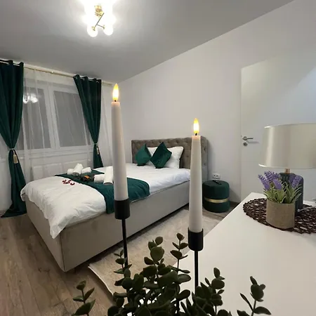 Emerald Apartment *